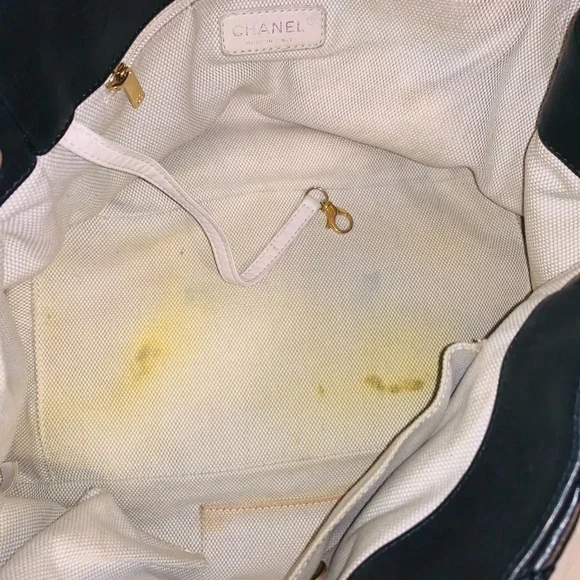 Chanel Black Quilted Leather Shoulder Bag - Picture 14 of 16